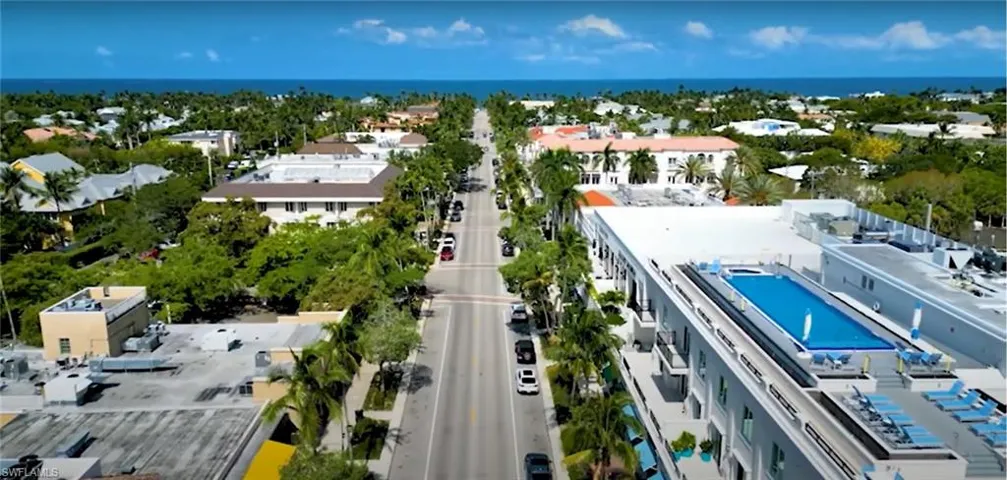 Bird's eye view of 5th Ave Naples
