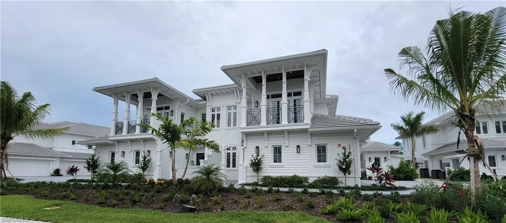Forget the stereotypical Tuscan villas. Coastal living is redefined with a touch of coastal cool.
