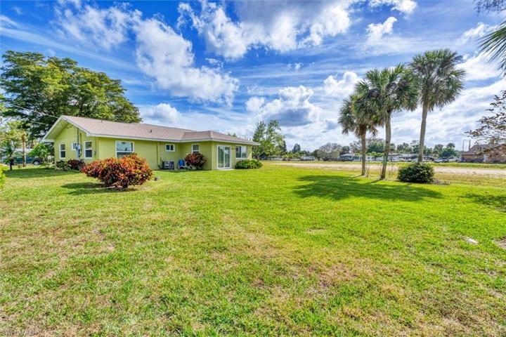 201 Lake AVE N, LEHIGH ACRES FL 33936
