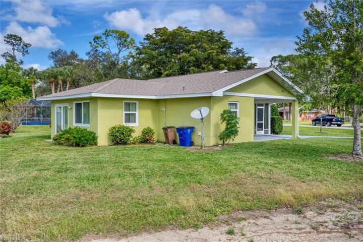 201 Lake AVE N, LEHIGH ACRES FL 33936