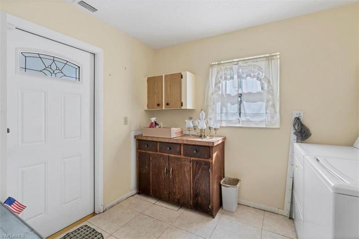 201 Lake AVE N, LEHIGH ACRES FL 33936
