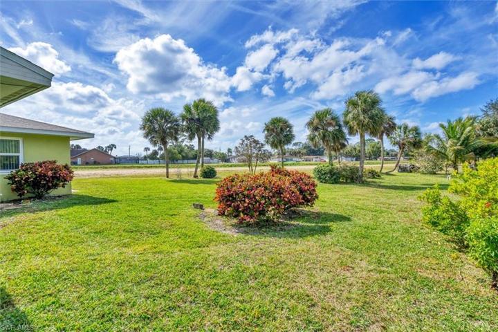 201 Lake AVE N, LEHIGH ACRES FL 33936