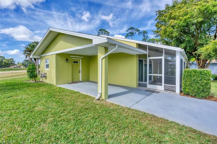 201 Lake AVE N, LEHIGH ACRES FL 33936