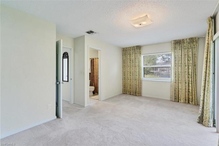 201 Lake AVE N, LEHIGH ACRES FL 33936