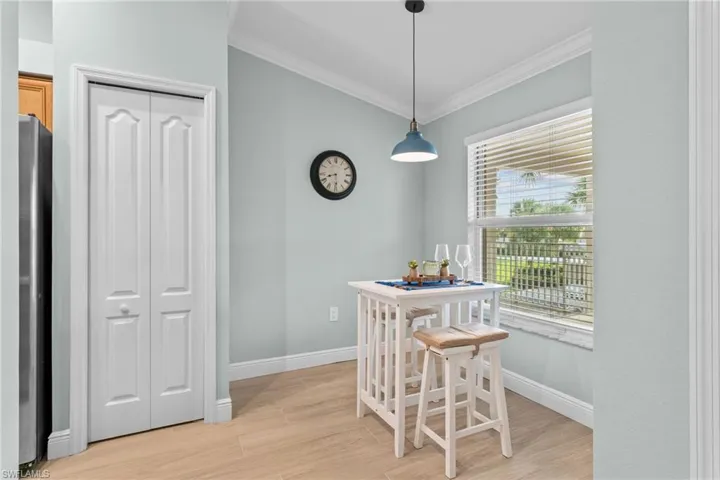 Breakfast "nook" in Kitchen. Could be office or a nice sitting area. Large window to covered front entrance/patio area.