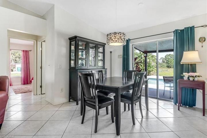 Dinning Room with Pool View