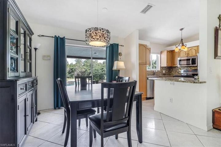 Dinning Room with Pool View