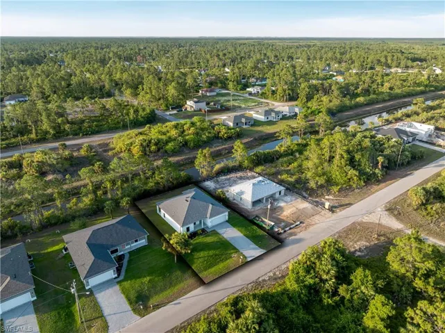 Aerial view of property's location featuring a heavily wooded area
