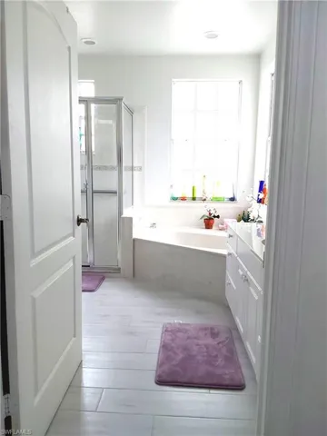 EN SUITE BATH