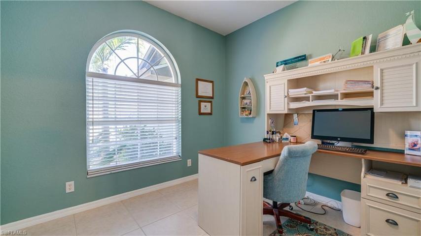 Freshly painted? Yes. Ceiling fan? Yes. Well maintained tile? Of course.