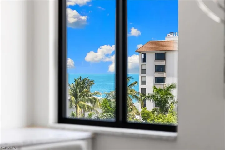 10482 Gulf Shore Dr 251, Naples, Florida 34108