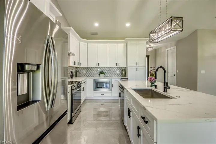 PHOTOS OF:  111 SW 35TH AVE
