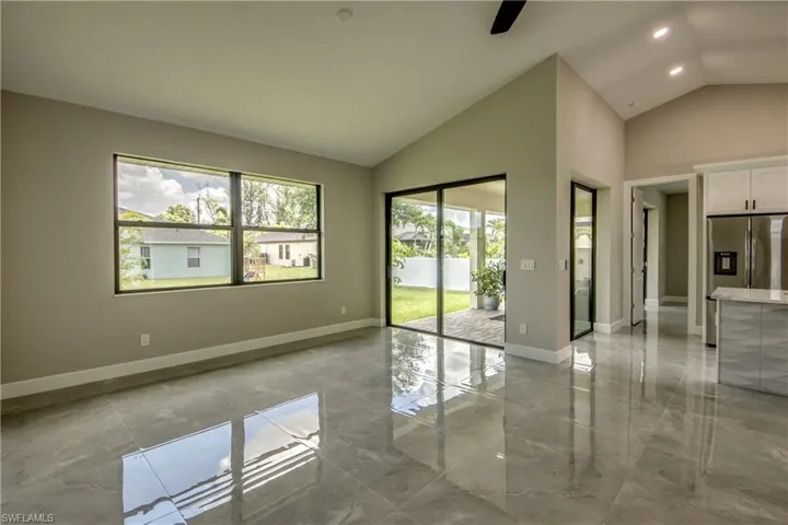 PHOTOS OF:  111 SW 35TH AVE