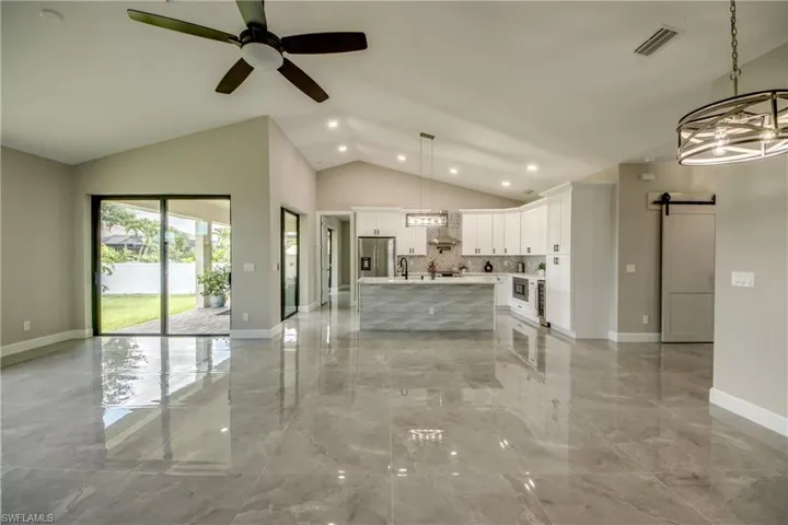 PHOTOS OF:  111 SW 35TH AVE