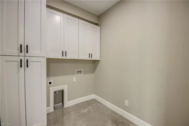 PHOTOS OF:  111 SW 35TH AVE