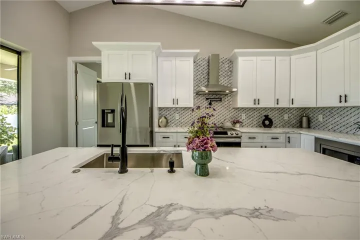 PHOTOS OF:  111 SW 35TH AVE