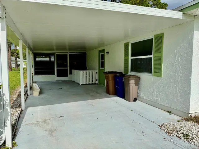 Carport.