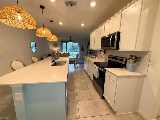 1425 Weeping Willow Ct, Cape Coral, Florida 33909
