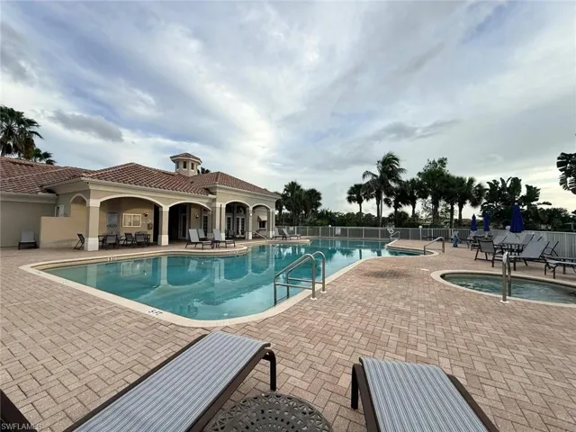 1425 Weeping Willow Ct, Cape Coral, Florida 33909