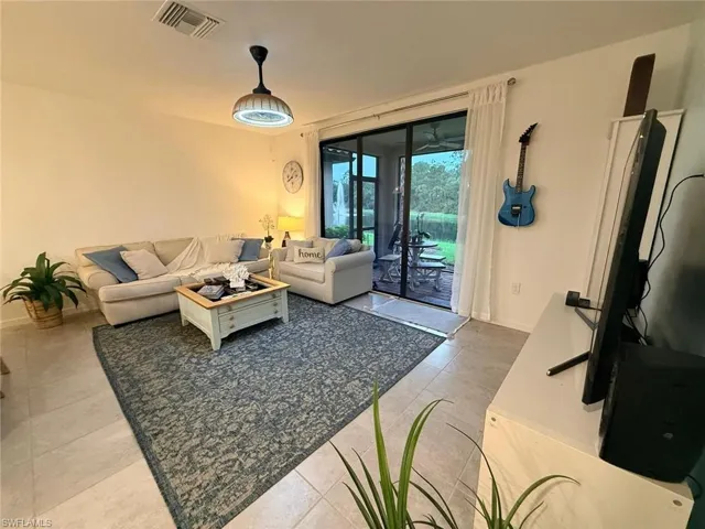 1425 Weeping Willow Ct, Cape Coral, Florida 33909