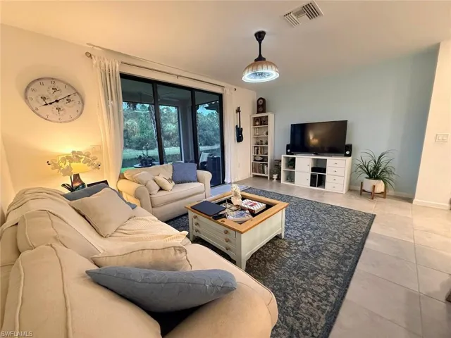 1425 Weeping Willow Ct, Cape Coral, Florida 33909