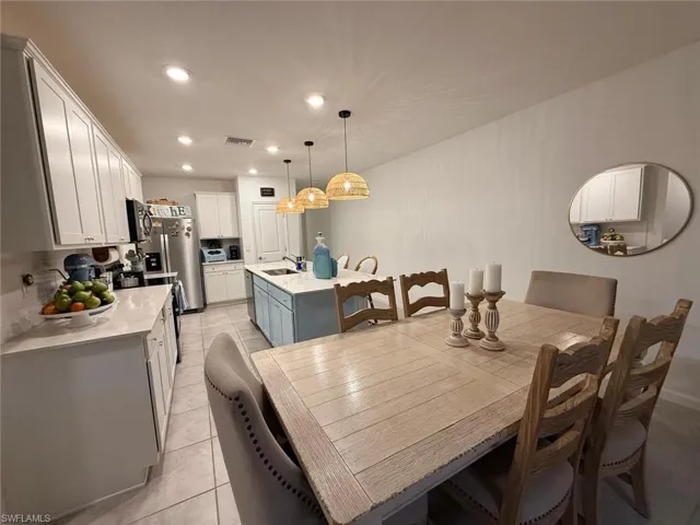 1425 Weeping Willow Ct, Cape Coral, Florida 33909