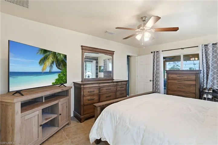 2823 NW Juanita  PL, Cape Coral, FL 33993