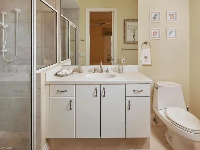 Ensuite guest bathroom.