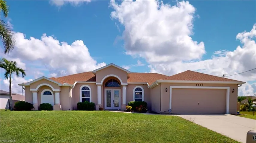 Front of home with 2 car garage
