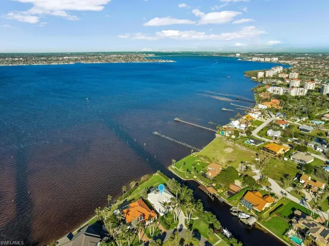 15051  Intracoastal  CT, Fort Myers, FL 33908