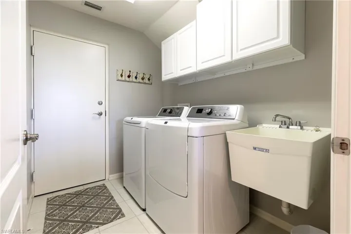 28052  Palmas Grandes  LN, Bonita Springs, FL 34135
