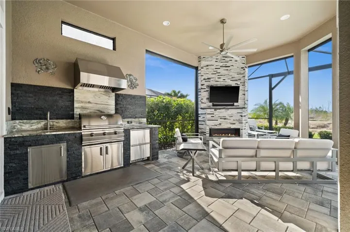 Outdoor kitchen w/ Vented hood, Refrigerator Drawers, Grill & Sink