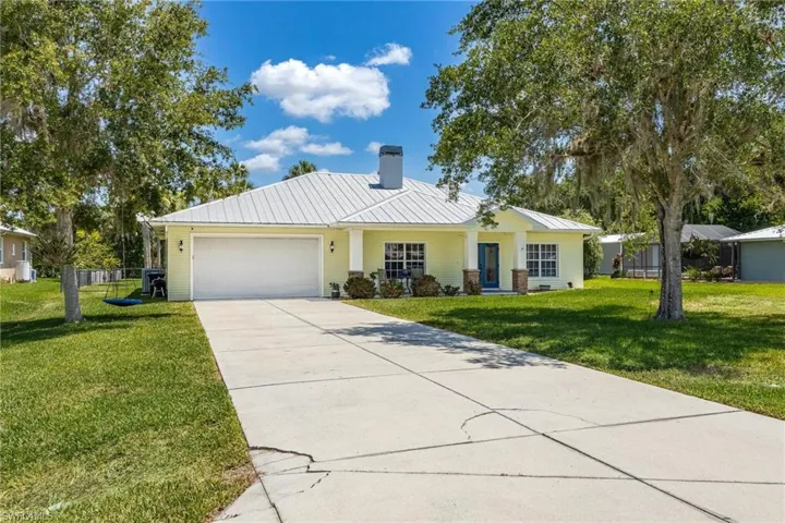 Ranch-style CBS home with vinyl siding on the front to give a charming appeal.