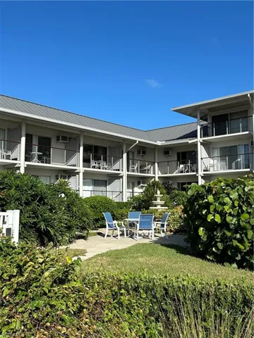 900  Broad S AVE, Naples, FL 34102