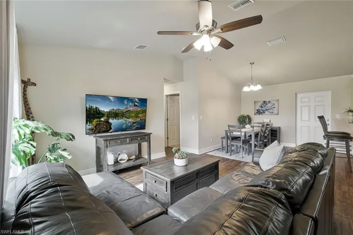 1613 Sw 17th Ave, Cape Coral, Florida 33991