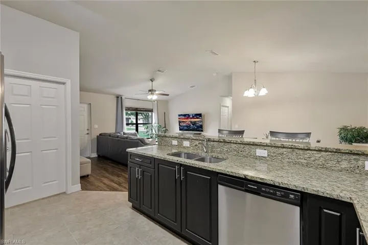 1613 Sw 17th Ave, Cape Coral, Florida 33991