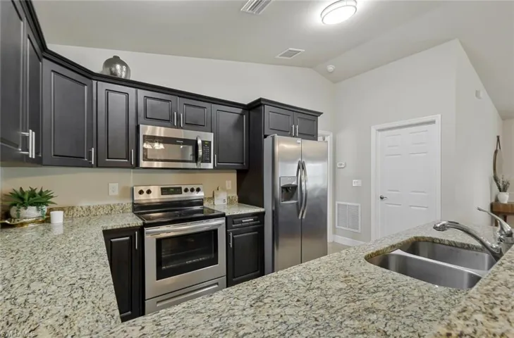 1613 Sw 17th Ave, Cape Coral, Florida 33991
