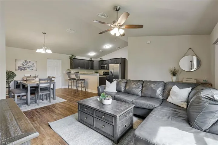 1613 Sw 17th Ave, Cape Coral, Florida 33991