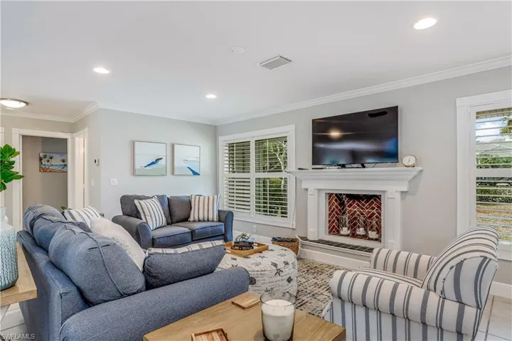 640  RUDDER  RD, Naples, FL 34102