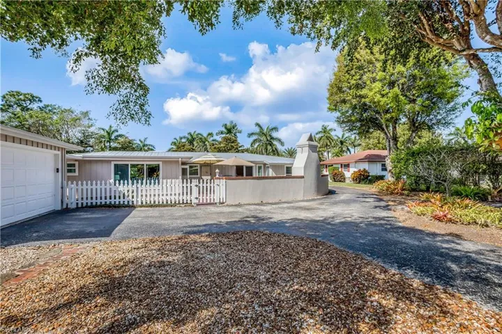 640  RUDDER  RD, Naples, FL 34102
