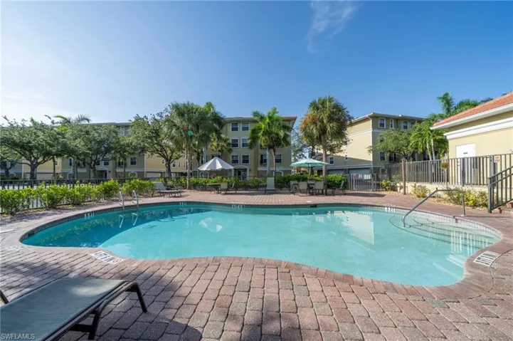 10041 Lake Cove Dr 202, Fort Myers, Florida 33908