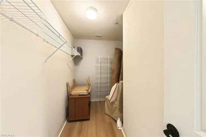 10041 Lake Cove Dr 202, Fort Myers, Florida 33908
