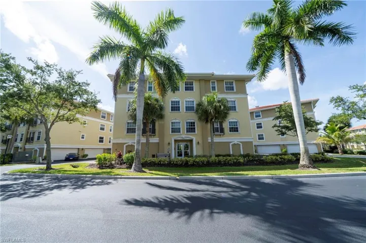 10041 Lake Cove Dr 202, Fort Myers, Florida 33908