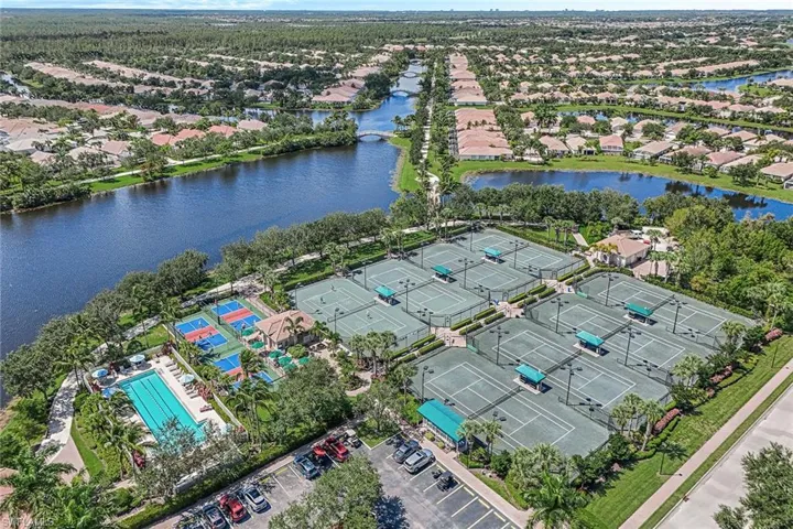 15398  Remora  DR, Bonita Springs, FL 34135