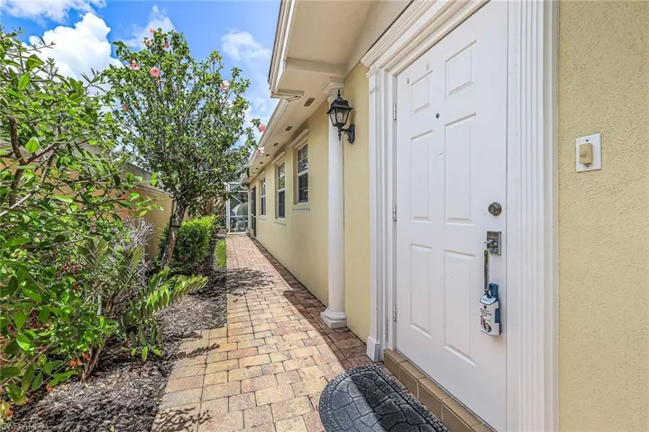 15398  Remora  DR, Bonita Springs, FL 34135