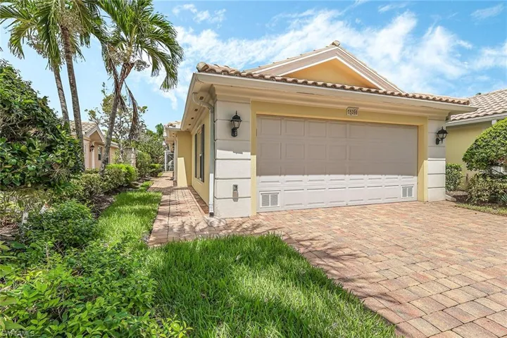 15398  Remora  DR, Bonita Springs, FL 34135