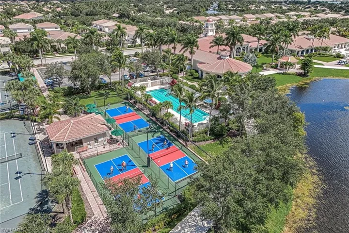 15398  Remora  DR, Bonita Springs, FL 34135