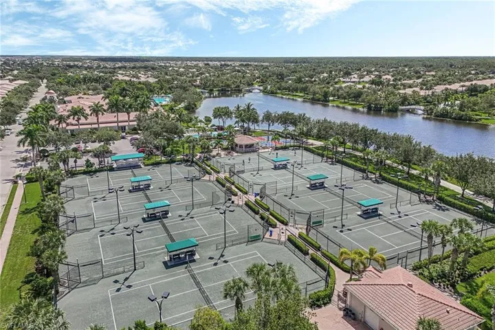 15398  Remora  DR, Bonita Springs, FL 34135