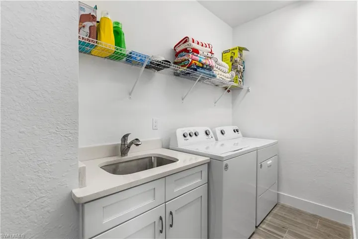 Great laundry room!