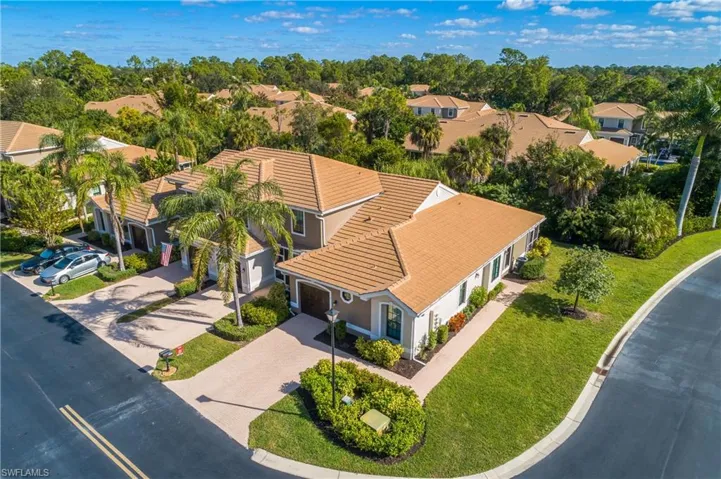 Perfectly located in Naples, close to shopping, dining, beaches, and downtown Naples.